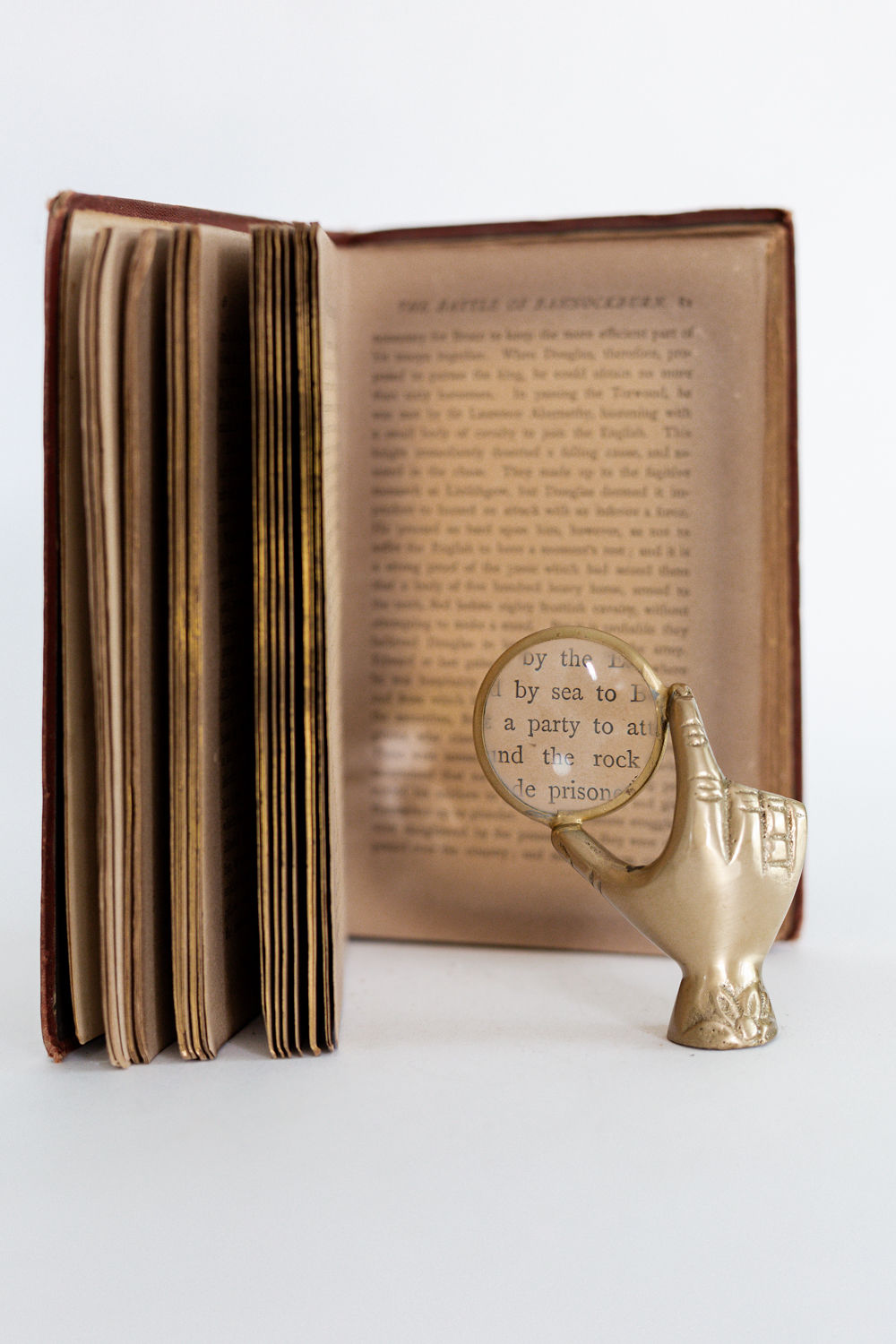 Standing Hand Magnifying Glass